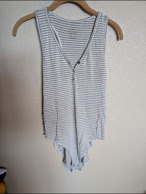 ⚡3/$20American Eagle Outfitters White & Black Striped Sleeveless Henley Bodysuit